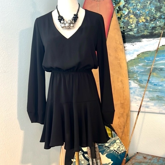 The Impeccable Pig,USA,Adorable V-Neck Mini Dress w/Elastic Waist,Classic Black - Picture 3 of 10